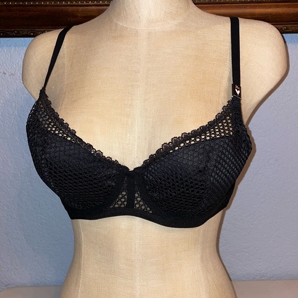 Victoria's Secret Bra VS Fishnet Plunge Bra VS Lace Bra Removable Padding 36C 🆕